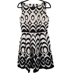 Taylor Black & White Fit & Flare Geo Print Pleated Dress w/Pockets Size 8